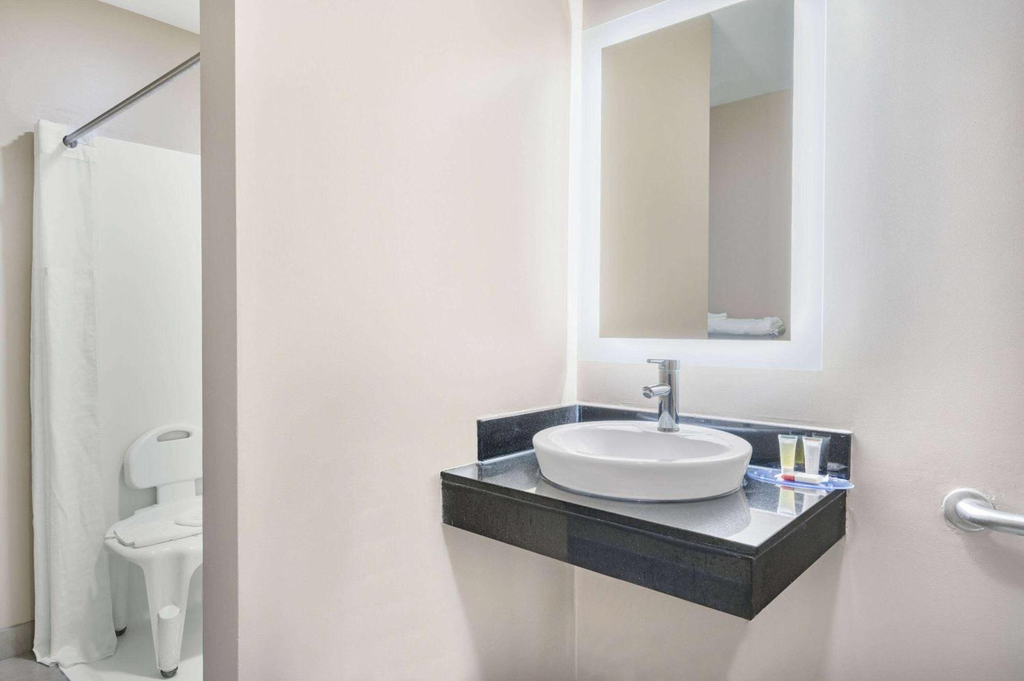 Super 8 By Wyndham Joliet Hotel ภายนอก รูปภาพ