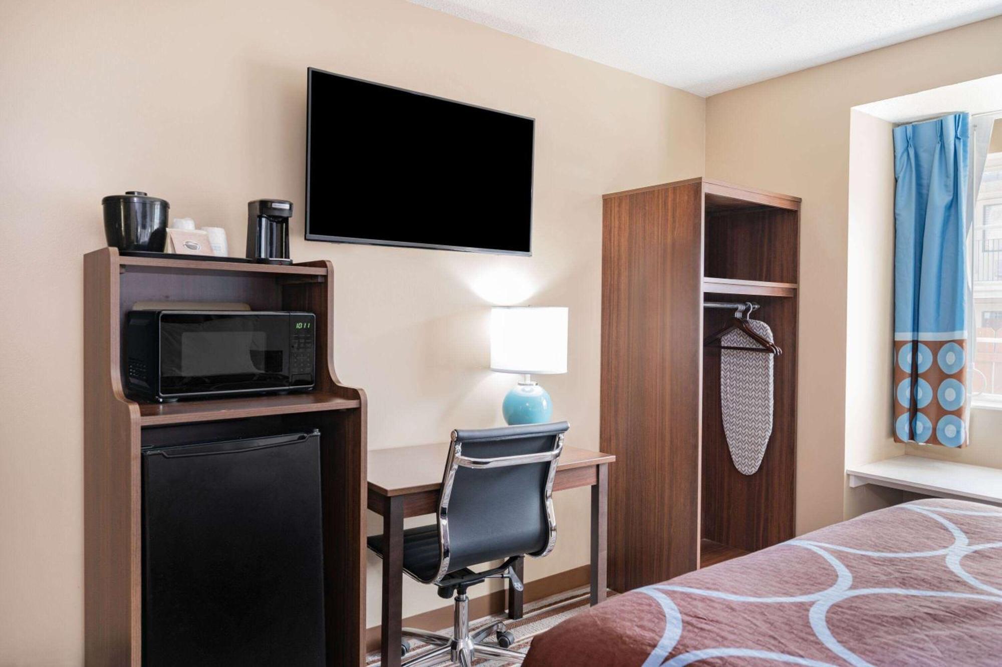 Super 8 By Wyndham Joliet Hotel ภายนอก รูปภาพ