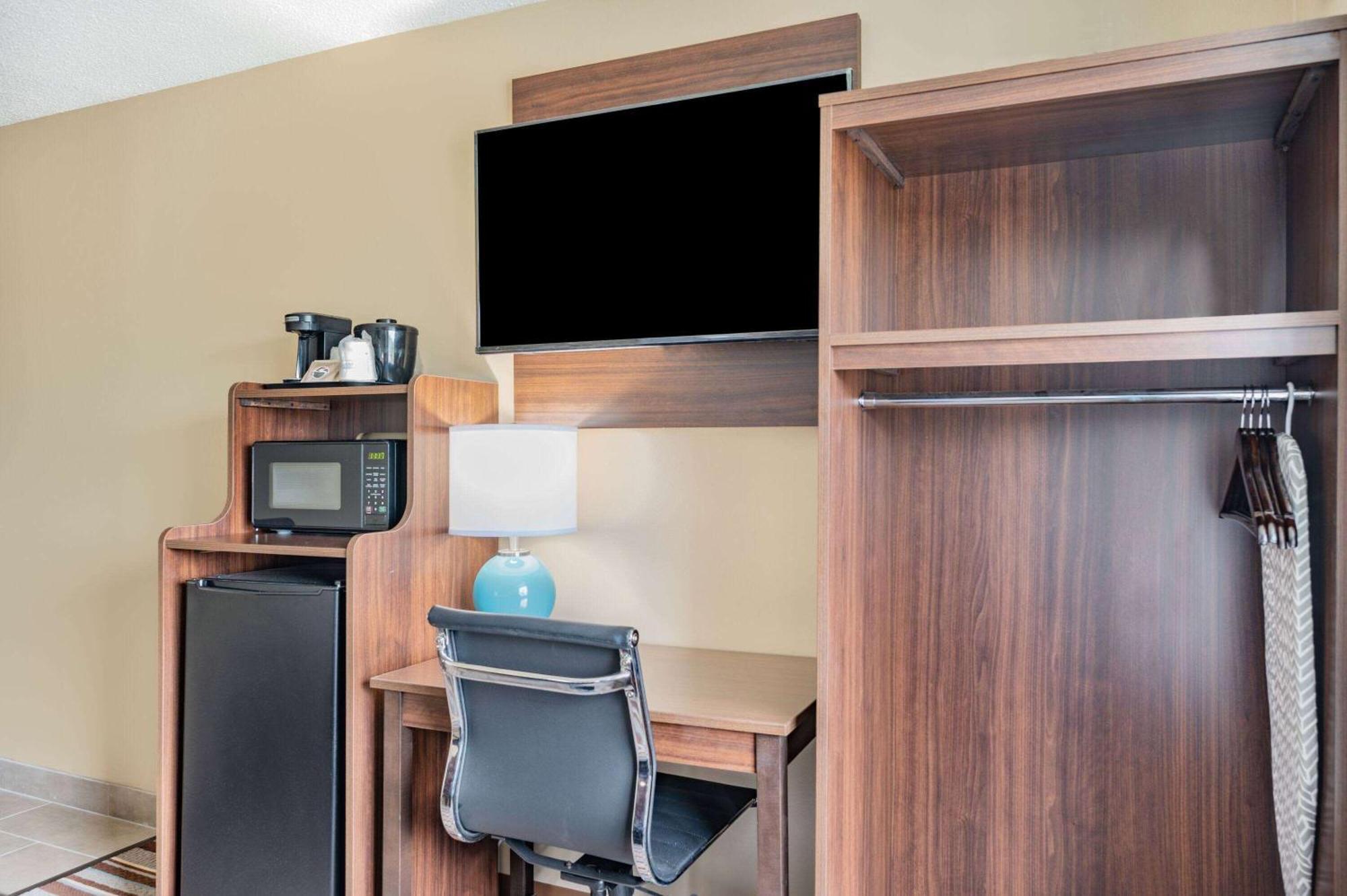Super 8 By Wyndham Joliet Hotel ภายนอก รูปภาพ
