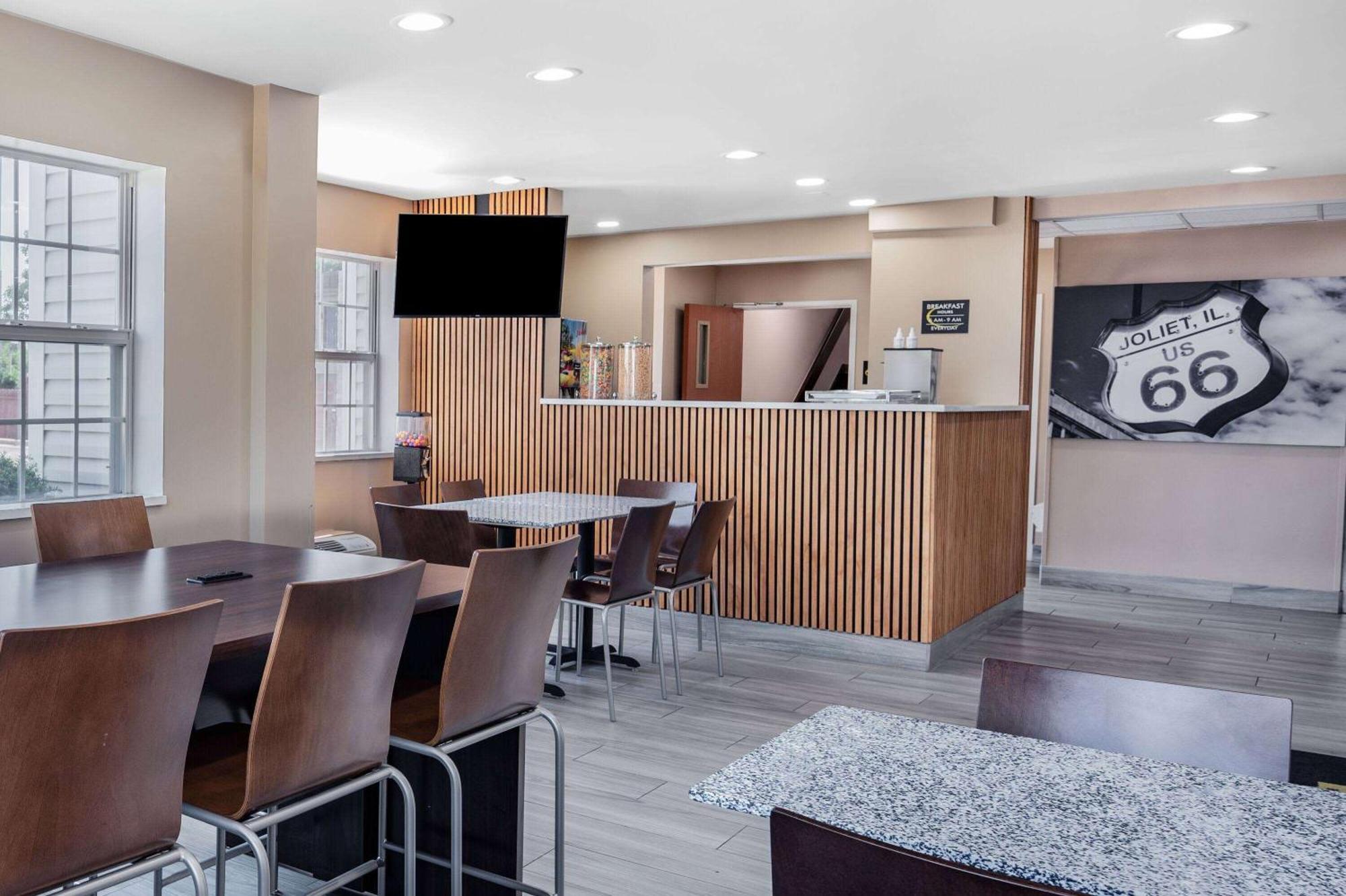 Super 8 By Wyndham Joliet Hotel ภายนอก รูปภาพ